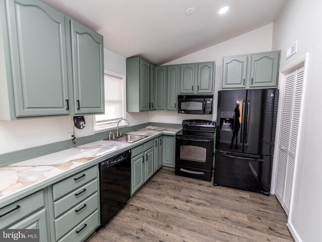 Building Photo - 15901 Perkins Ln