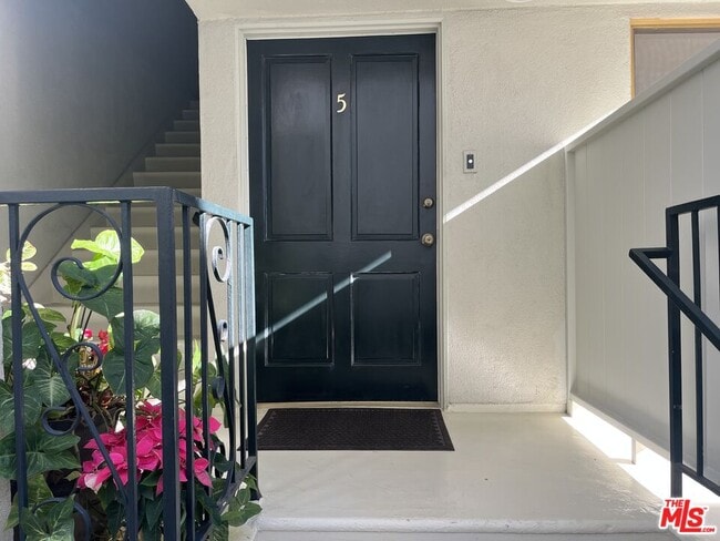 Building Photo - 11937 Darlington Ave