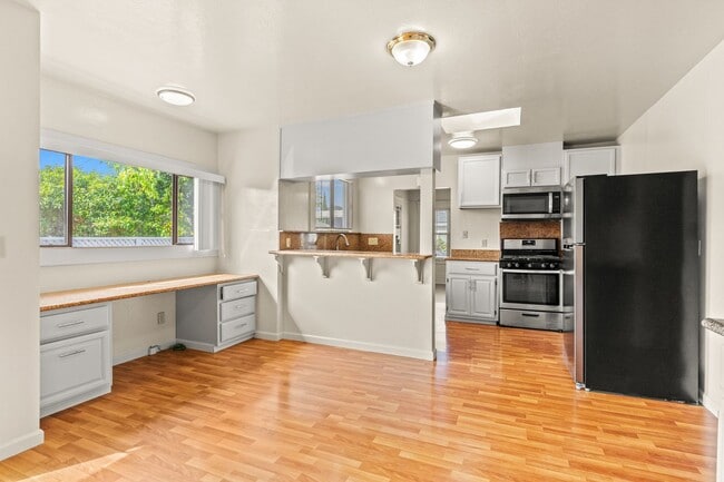 Building Photo - Beautiful Spacious 3 Bedroom Home w/ Brand...