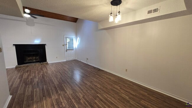 Building Photo - 313 Westcliff Center St