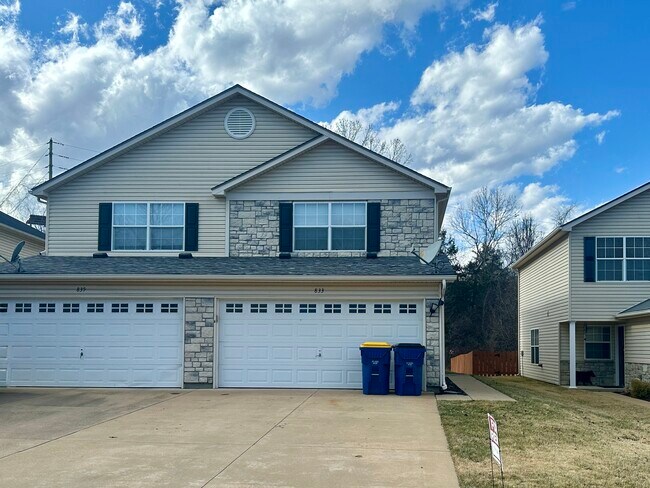 Primary Photo - 833 Woodside Creek Dr