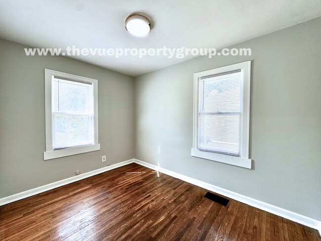 Building Photo - MOVE IN SPECIAL! Move in this November and...