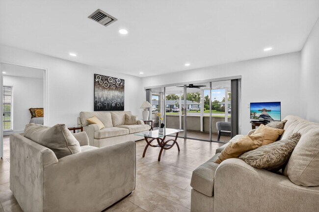 Building Photo - 5093 Privet Pl