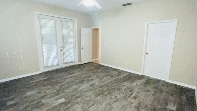 Building Photo - 4 Bed 2 Bath Single Family House For Rent