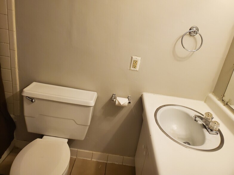 Building Photo - 1700 Clinch Ave