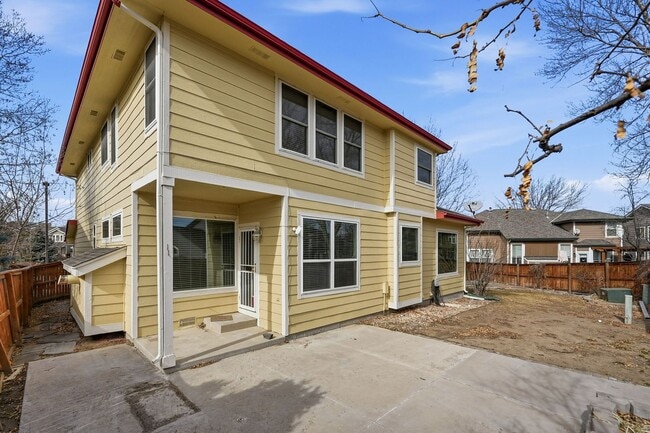 Building Photo - Incredible 4 Bed 4 Bath in Stonegate!