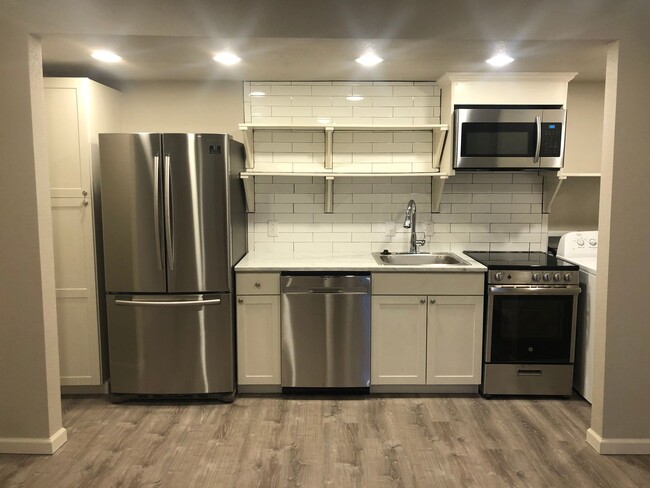 Building Photo - Newly remodeled in 2023!  1 bed, 1 bath, ALL appliances!