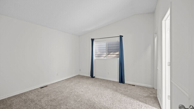 Building Photo - 580 Upton Dr