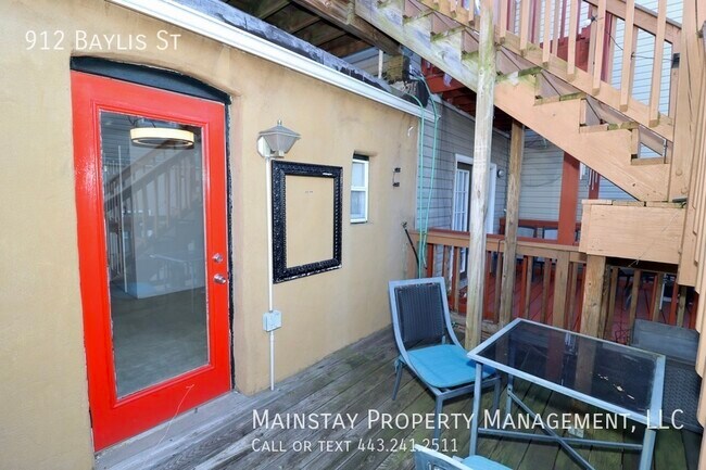 Building Photo - 2 Bedroom Rowhome w/ Rooftop Deck!