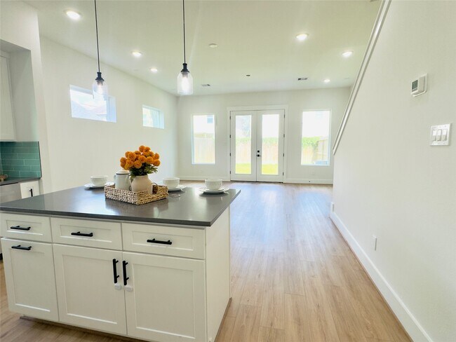 Building Photo - 7819 Colonial Ln