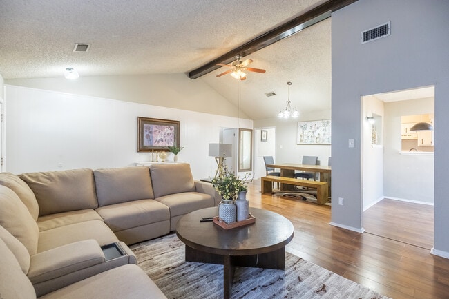 Building Photo - 5701 Quail Run St