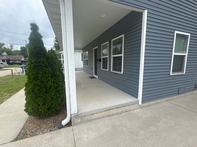 Building Photo - 613 W Harrison St