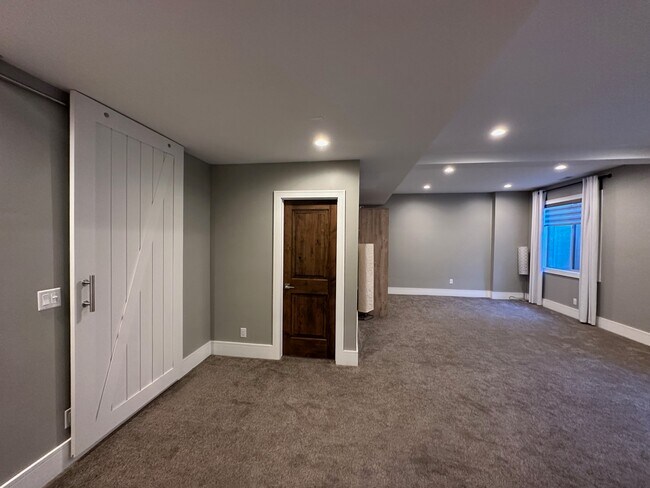 Building Photo - 532 W Heritage Way