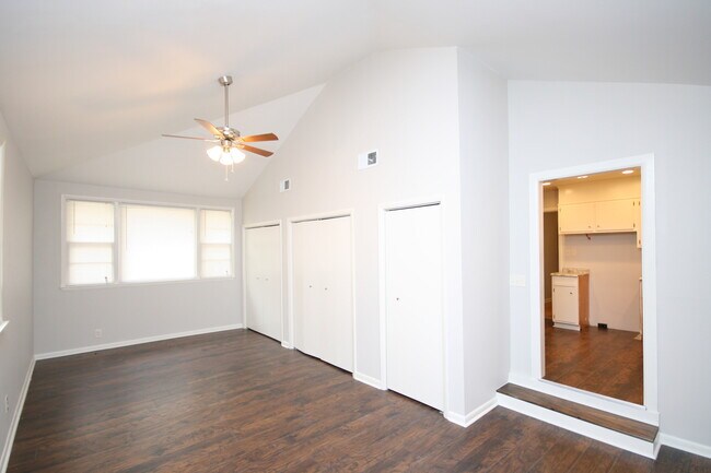 Building Photo - 7620 Charlotte Dr SW