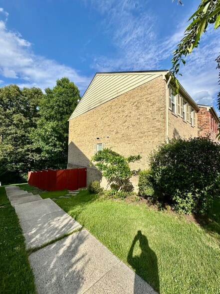 Building Photo - 3070 Tecumseh Ct