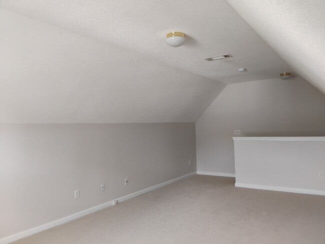 Building Photo - 734 Waterbrook Ln