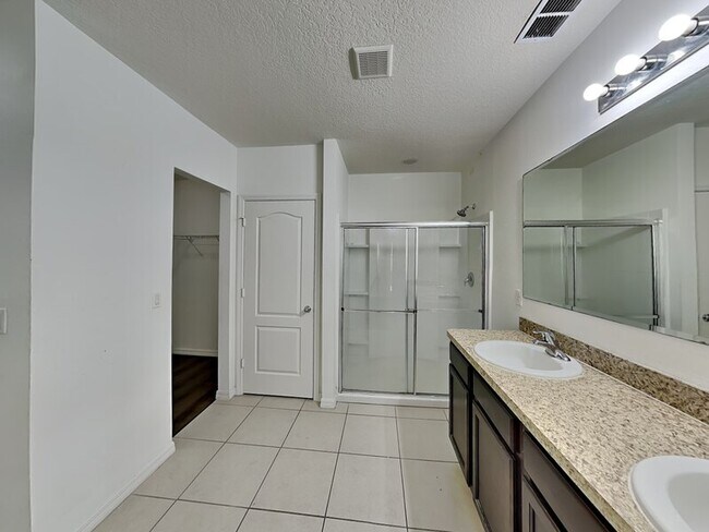 Building Photo - 3074 Brenton Manor Loop