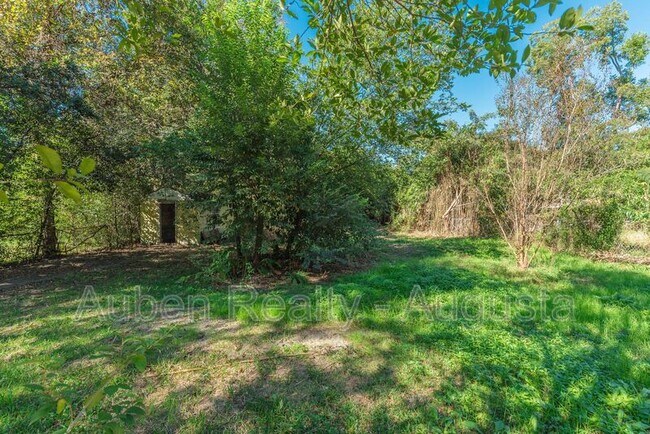 Building Photo - 2524 Rhodes Dr