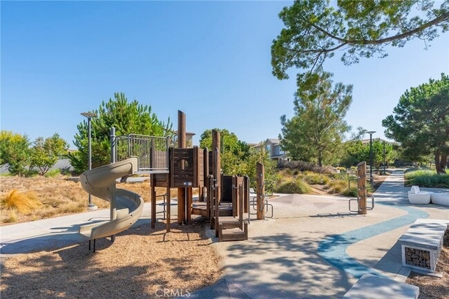 Building Photo - 102 Spectacle