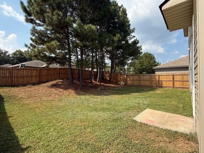 Building Photo - 380 Americana Dr