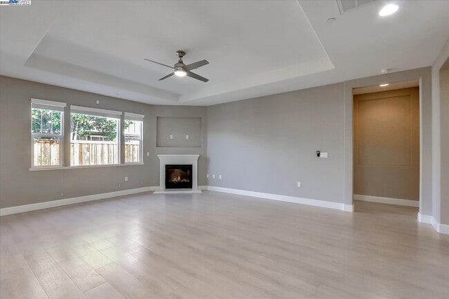 Building Photo - 1610 Chestnut Ct