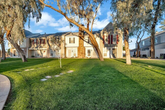 Building Photo - 1600 N Saba St