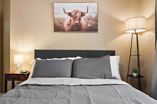 Building Photo - 2949 E Crescent Way