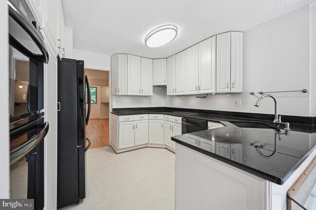 Building Photo - 2242 Cartwright Pl