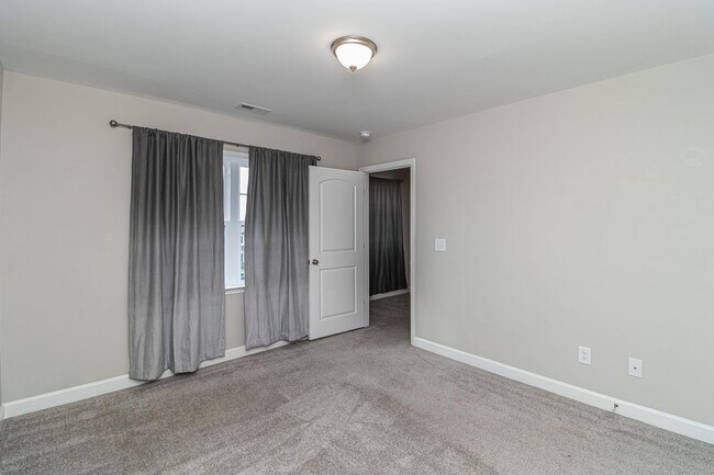 Building Photo - SPACIOUS 2-Story Home in Pikeville School ...
