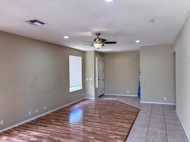 Building Photo - 2720 E Hulet Dr