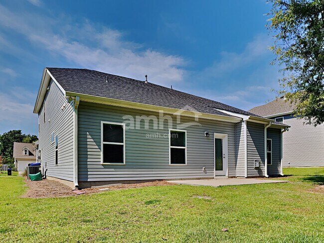 Building Photo - 111 Doral Blue Dr