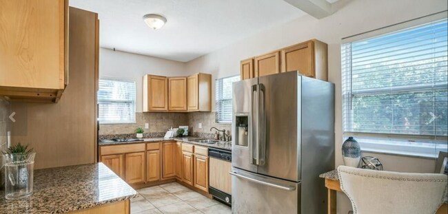 Building Photo - 3109 W Oakellar Ave