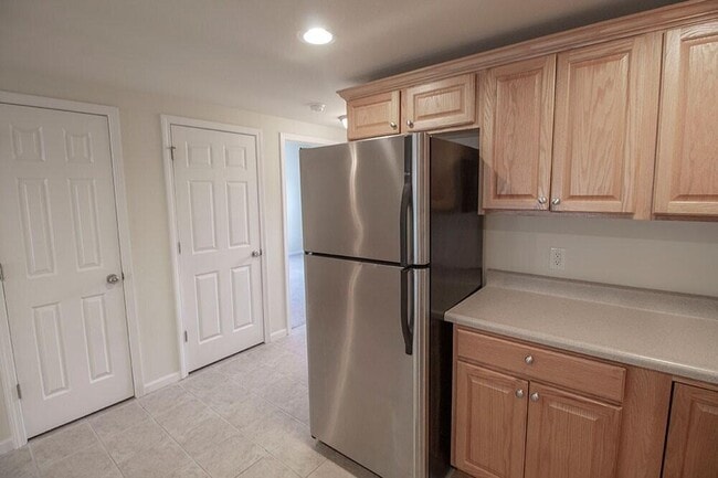 Building Photo - 1932 Center St