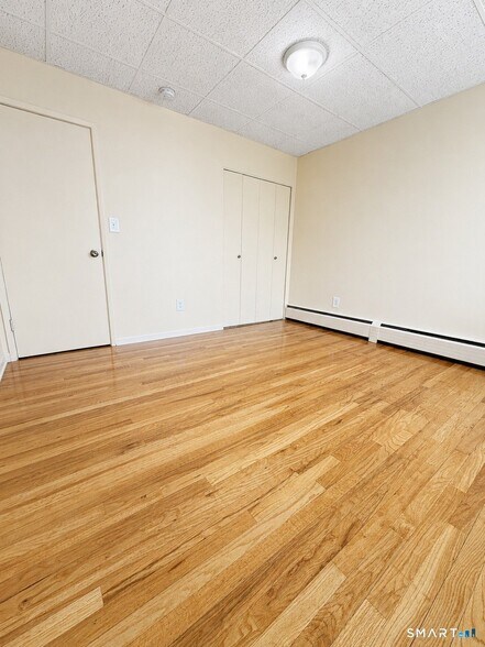 Building Photo - 71 Catlin St