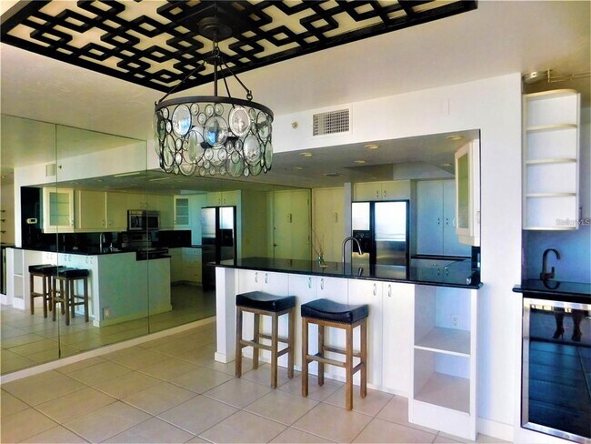 Building Photo - 627 Alhambra Rd