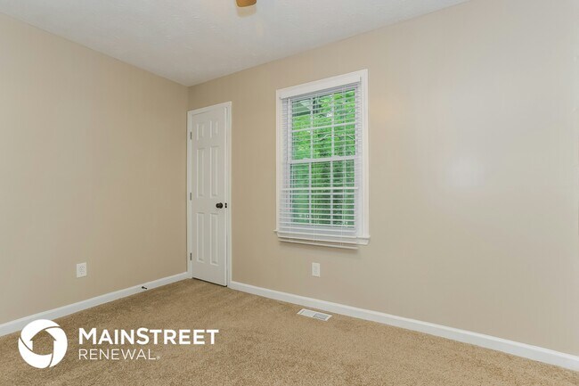 Building Photo - 265 Arbor Way
