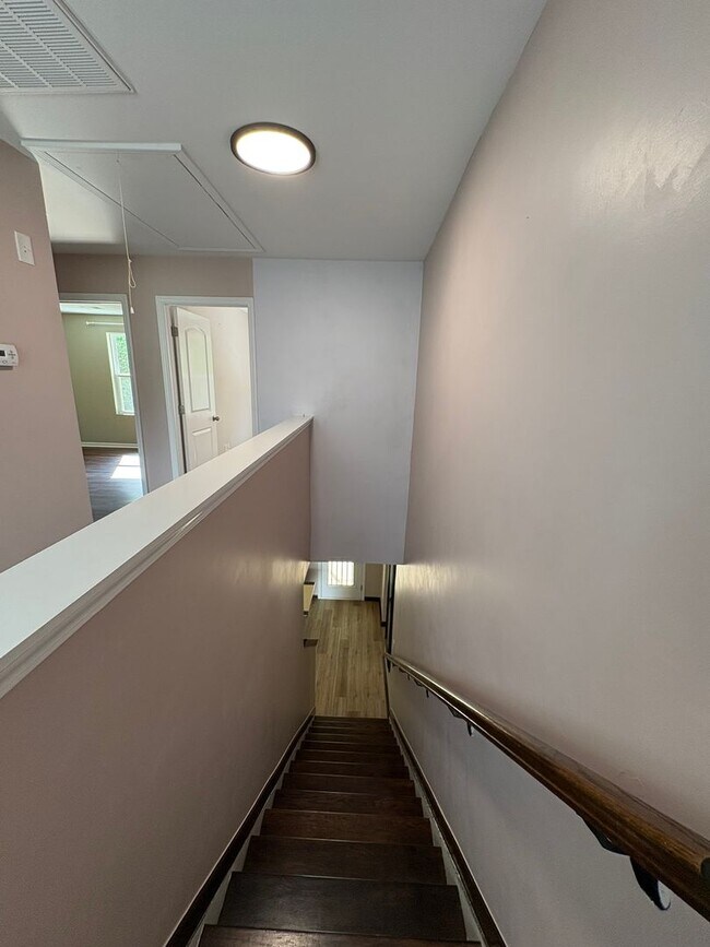 Building Photo - 4 Bedroom 2.5 Bath Home in Woodruff Near B...