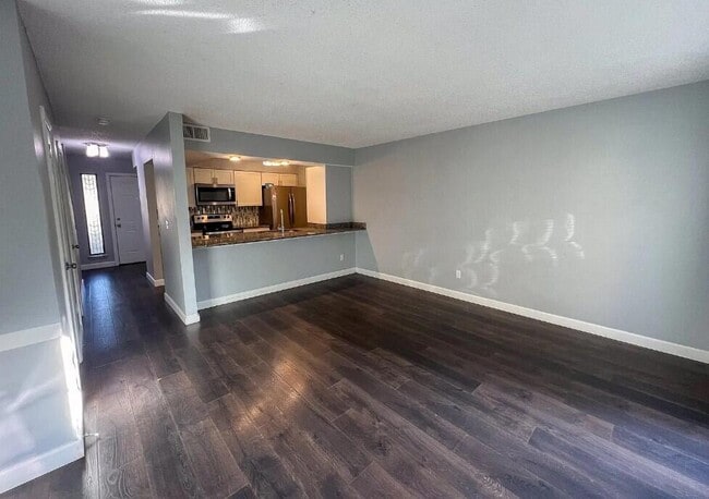 Building Photo - 16 Cape Dr NW