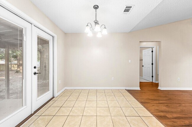 Building Photo - 502 Hyde Park Dr