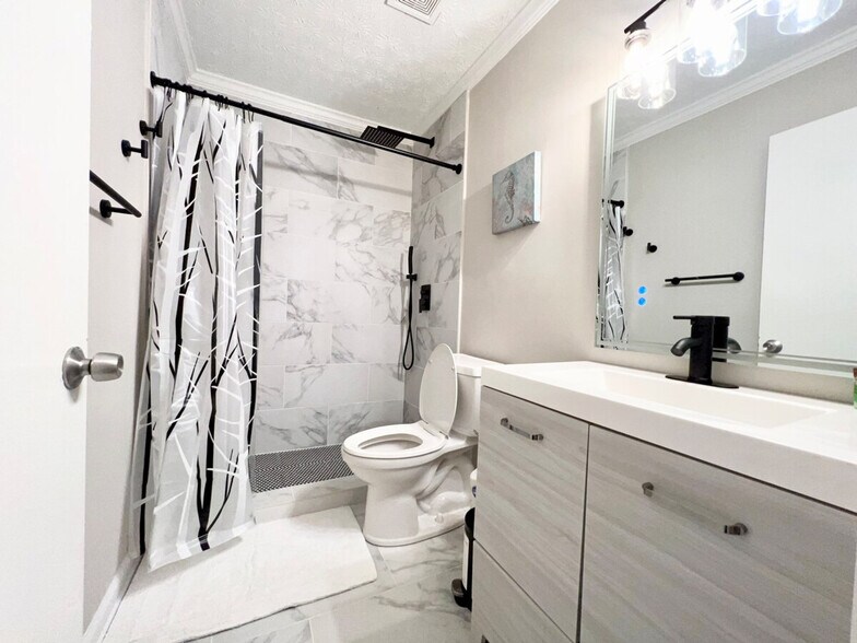 Building Photo - 1342 Country Downs Dr