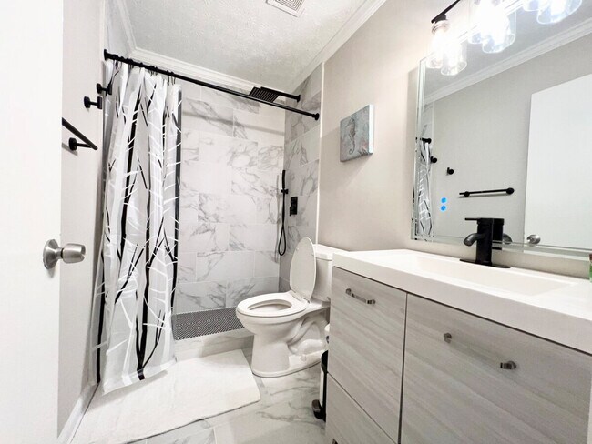 Building Photo - 1342 Country Downs Dr