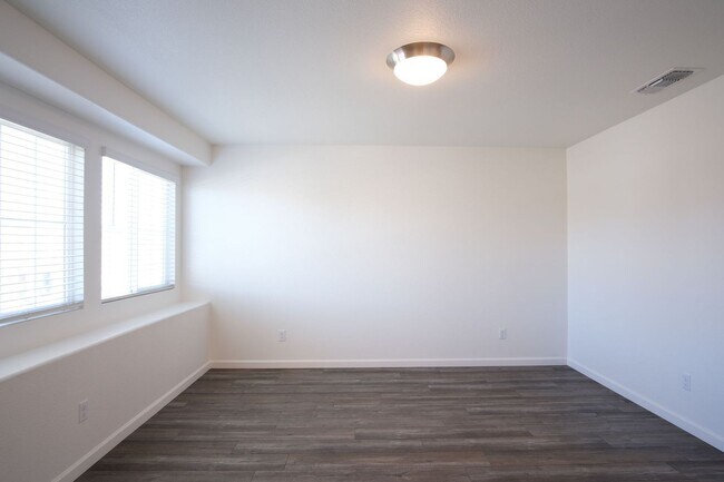 Building Photo - Move-in ready! Stunning 4-bedroom, 3-bathr...