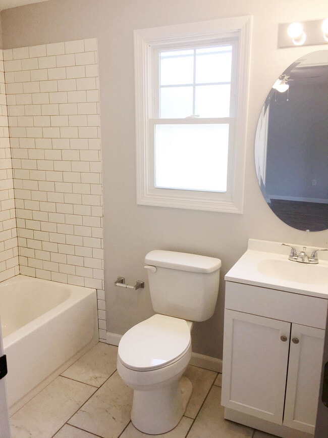 Building Photo - Beautifully Remodeled and Rent Ready.
