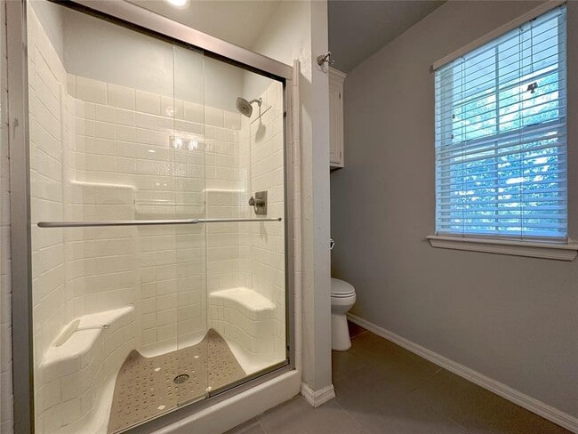 Building Photo - 2812 Eaton Dr