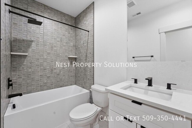 Building Photo - 4102 Quinn Dr NE