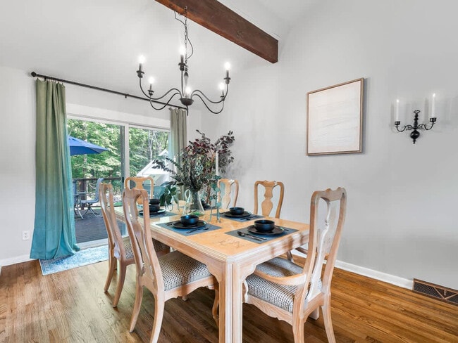 Building Photo - 670 Treeside Dr