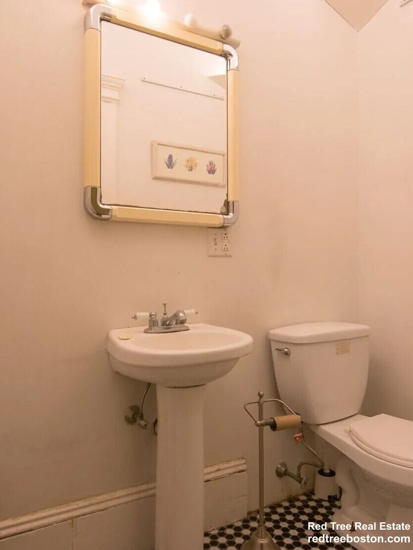 Building Photo - 231 Harvard St