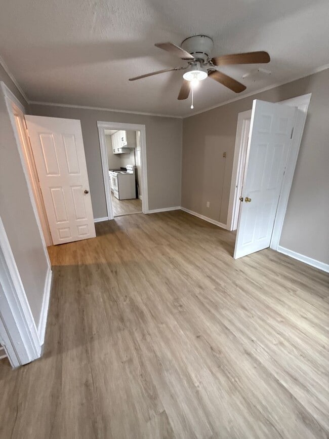 Building Photo - 2 bedroom/1 bath house