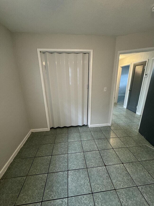 Building Photo - 2770 NW 25th St