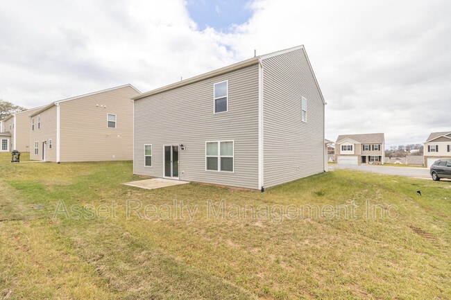 Building Photo - 329 Aspen Dr
